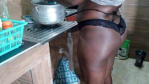 Check chocolate ebony housewife's naked pussy at home.