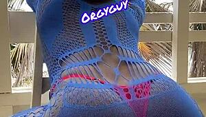 Pussy flashing overwhelms me at beach resort outdoors
