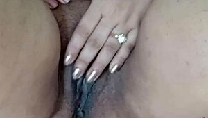 watch this fat indian bbw fuck her pussy with a huge bottle!