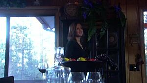 Milfă blondă Carmen Luvana călărește pulă mare la stil câine în cabană cu descărcare facială