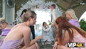 Braut im Hochzeitskleid nimmt harten Anal-Creampie draußen, während Mann zuschaut 👰💒🍑💦