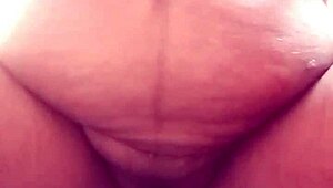 Indian desibhabhi writhes as fingers plunge deep into her wet pussy