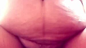 Indian desibhabhi writhes as fingers plunge deep into her wet pussy