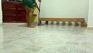 Vecina gordita, quieres ver su limpieza en el nuevo depa?