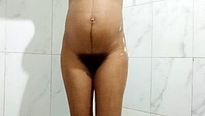 amazing pissing bath... who can fuck me while i bath??