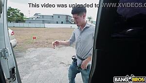 Brunetă cu țâțe mari tânjește după pizdă futută adânc cu creampie