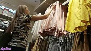 Lettie Black påkommen sugandes kuk sen doggyknull i provrum