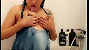 oh god bluee fists her pregnant pussy squirting wild...