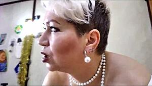 Geile MILF Aimee gibt die besten schlampigen Blowjobs in der Kompilation