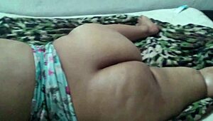 ภรรยาอวบเปลือยโกน นอนคว่ำโดนสามีนวดรูตูดครีมมันๆ ก่อนถ่ายหนังโป้โฮมเมด