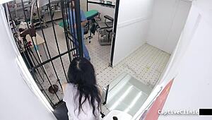 أخت زوجة الأب ترتد على زب الأخ مغرية بطيزها السمينة أوه