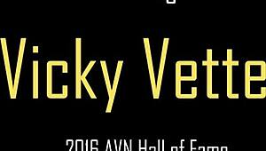 Vicky Vette Fingers Big Clit And Pussy Lips On Bed