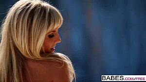 Chikita in Pink Bikini Dominates with Facesitting Lick