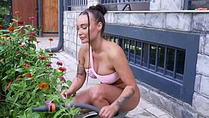 Monika Fox's sloppy deepthroat shocks street passersby up close