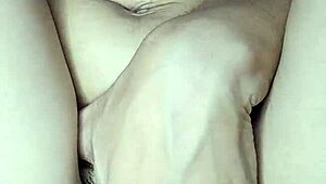 joven caliente coño peludo me masturba cabalgando hasta correrse creamy