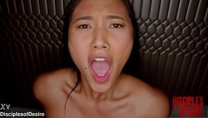 May Thai joacă anal interracial cu pipi ascunde secrete murdare
