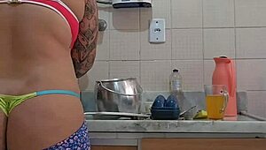 Exhibitionist flashes big ass while washing dishes begging thick cock to penetrate wet pussy