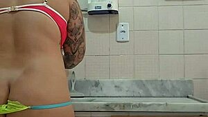 Exhibitionist flashes big ass while washing dishes begging thick cock to penetrate wet pussy