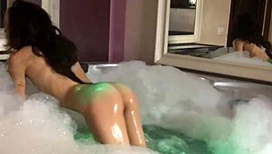 wanna see pretty skinny teen bathe and tease her small tits live?