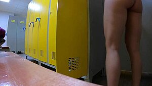 damn caught that athletic cleaning milf sluts flashin tits pussy in locker room!