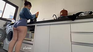 How Does Latina's Huge Ass Squeeze Into Tight Tiny Shorts?