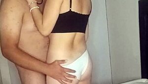 mi nueva morra chupando verga pa calentar el sexo oral rico