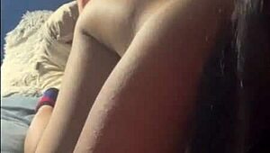 Esta putita de 19 mama mi verga hasta que le acabo adentro toda