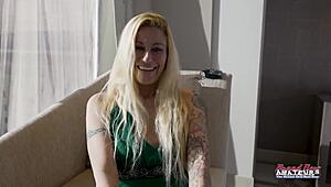 WOW INKED BLONDE MILF CINDY CRAWFORD SLURPS RIMJOB DEEPTHROATS SWALLOWS EVERY DROP SLOPPY!