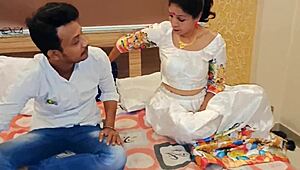 Pasărea indiană vitregă rugă frate vitreg să-i fută pizda suculentă udă acum