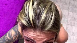 ele fodeu meu cu forte pé na cabeça olhos vermelhos tesão molhado