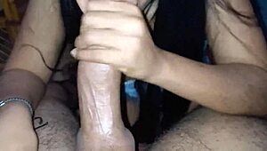 convenci a mi mejor amiga para que me diera esa mamada tan rica y humillante