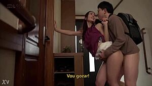 Mamă vitregă depravată Iori Kogawa cedează la erecția de dimineață a vitregului