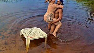 casal aventureiro caught flashing big asses bareback outdoors 😈🍑🌳