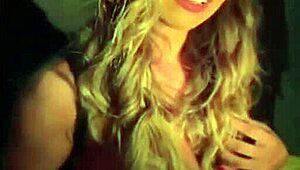 cinthia fernandez struts her argentinian putita curves seductively