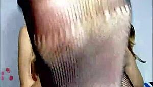 i love her feet and music vibes