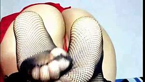 i love her feet and music vibes