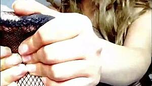 i love her feet and music vibes