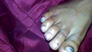 EBONY FEET WRAPPED AROUND COCK FOR MESSY CUMSHOT!
