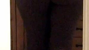 check out this milf wife's leggings ass on voyeur cam?