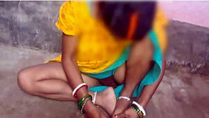 Indian wife sneaks hardcore fuck behind clueless husband at home!