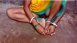 Indian wife sneaks hardcore fuck behind clueless husband at home!