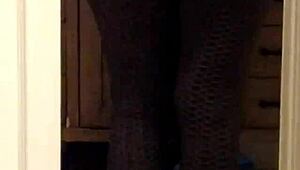 check out this milf wife's leggings ass on voyeur cam?