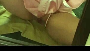 damn this superstar fingers her perfect pussy till she squirts hard 🔥😩💦