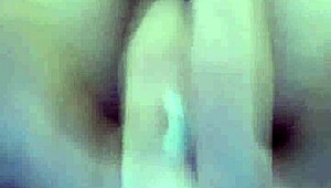 damn this superstar fingers her perfect pussy till she squirts hard 🔥😩💦