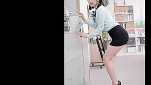 ever wonder if ccplay1211 can handle the jerk off challenge in her sexy cosplay?