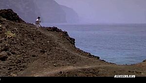 Leticia Brédice's Sexy Tits and Nude Handjob in Almejas Mejillones