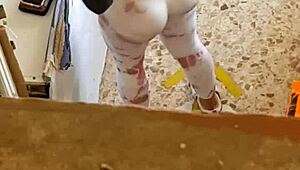 check out this bitch's leggings ripping wide open when she bends over