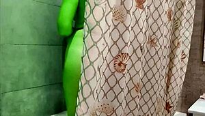 She-Hulk Cosplay Housewife Shows Big Green Ass Pussy Feet Homemade