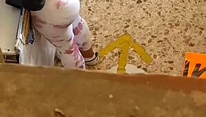 check out this bitch's leggings ripping wide open when she bends over