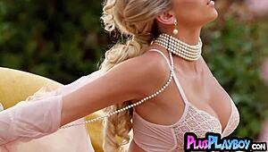 stunning latina milf poses big ass and tits